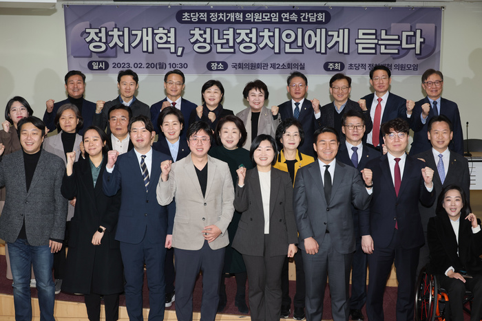 “현실정치, 정치인들만의 이해관계로 싸워”...청년정치인들 쓴소리 - 대한경제