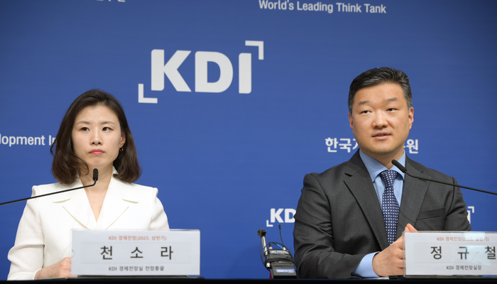 수출 급감에 KDI도 성장률 하향 조정 행렬 동참 - 대한경제