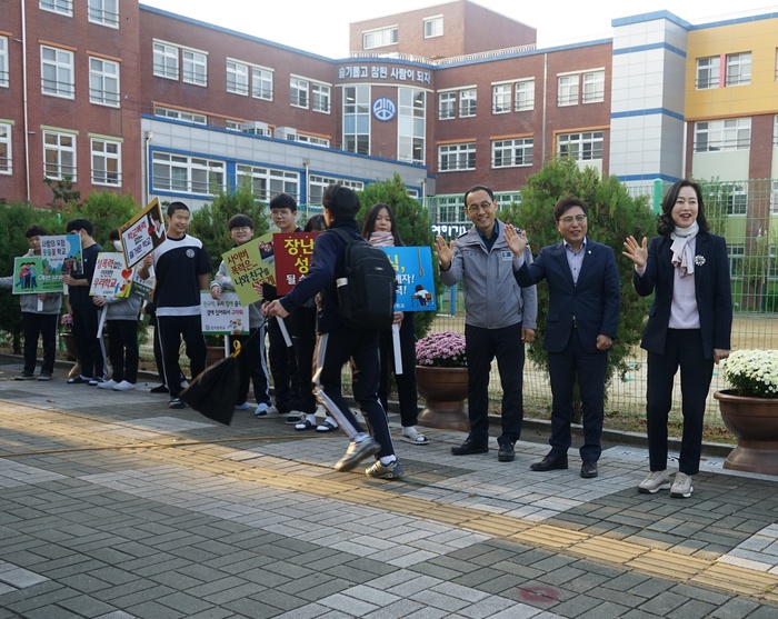 입석중학교, ‘학교폭력 제로 100일’ 캠페인으로 안전한 학교 만들기 앞장서 - 대한경제