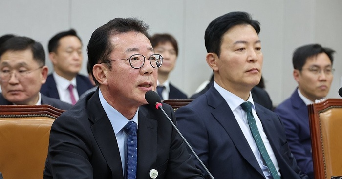 여야, 운영위서 ‘<b>대통령실 특활비</b>·尹 골프’ 놓고 격돌