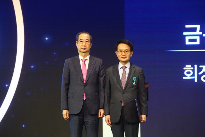 문성호 금문철강 회장, '제10회 중견기업의 날'서 산업포장 수상 - 뉴스 썸네일 이미지