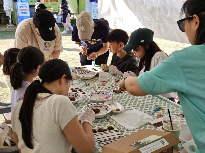 영주 <b>풍기인삼축제</b>서 ‘인삼한의원·인삼한약방’ 만난다