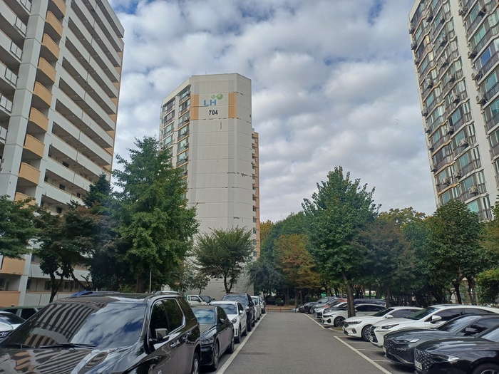 [르포] 노원 상계주공 가보니 “퇴거 대출 꽉 막혀… 세 낀 매물 안 팔려요”