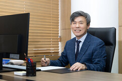 [‘10번째 도전’ 고준위 방폐장](4)[인터뷰] 김현권 고관위원장 “이미 쓴 전기, 미래 세대로 책임 미루면 안돼” 